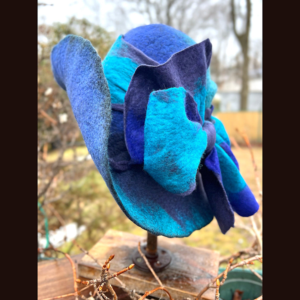 Felted top hat with bow 23” 1/2 medium