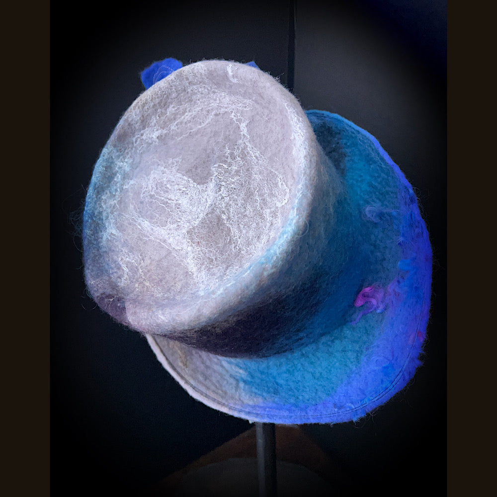 Felted top hat with rose - 23.5”