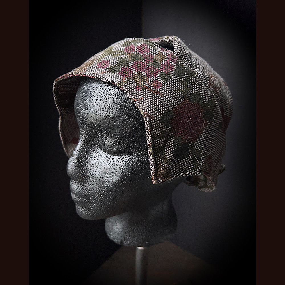 Peekaboo cloche hat / size medium large 23.5”