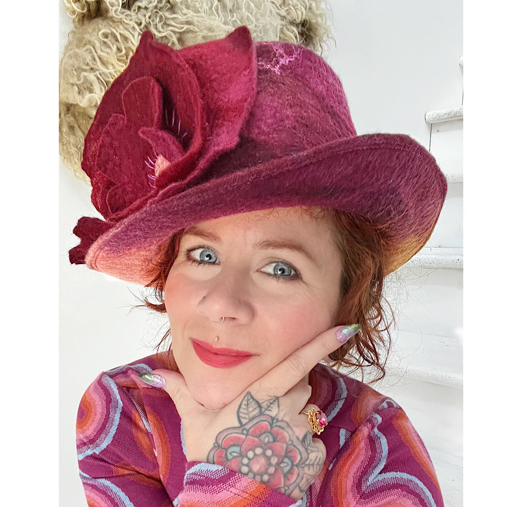 Felted top hat with rose - 23.5”