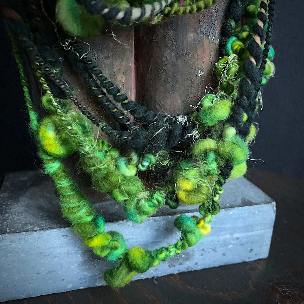 Art yarn for weaving