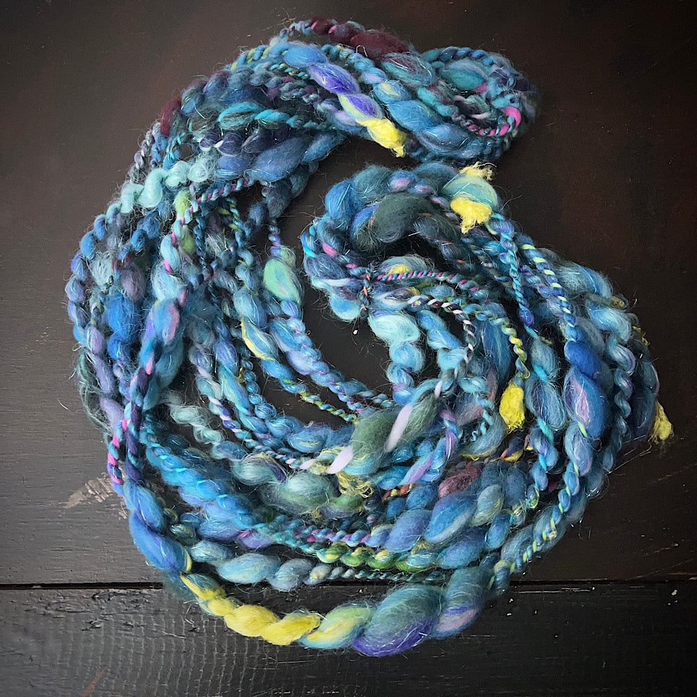 Thick and thin art yarn for weavers