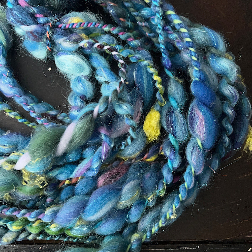 Thick and thin art yarn for weavers