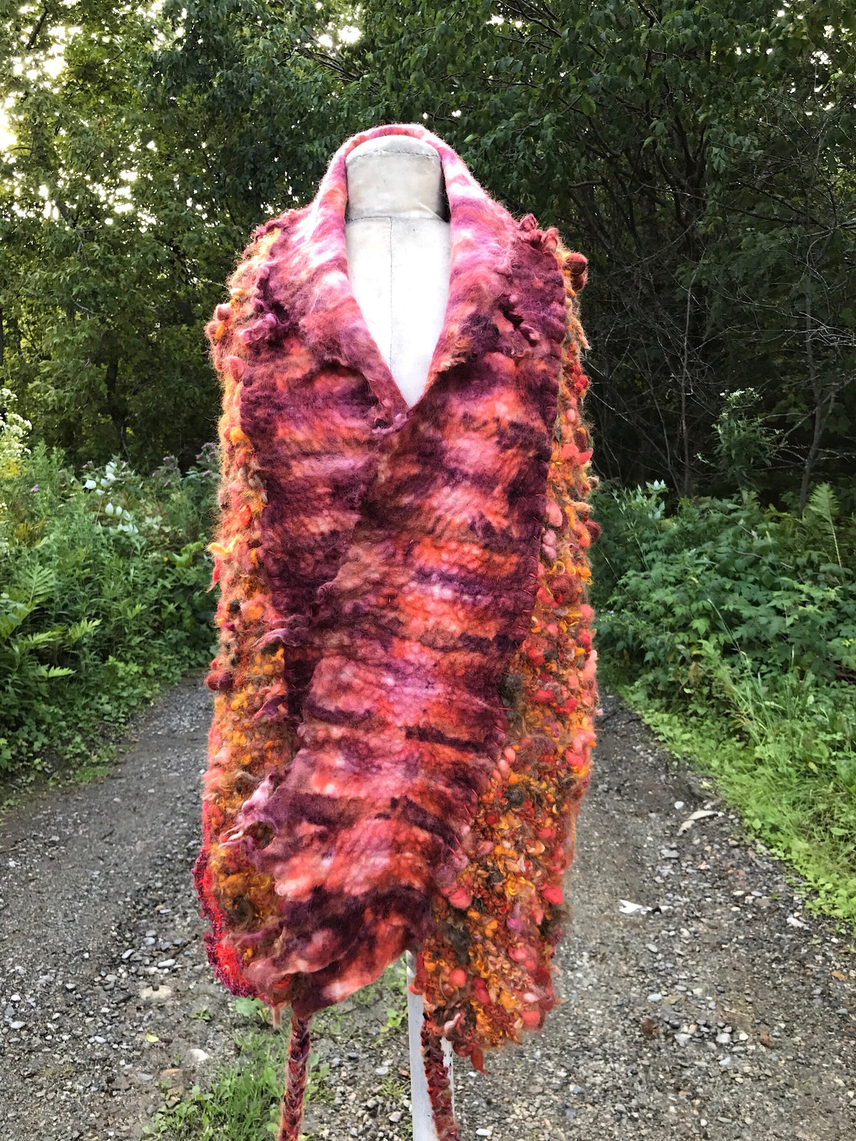 Giant statement scarf with knitting and felt - Burgundy - Mynoush