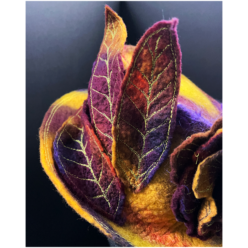 Felted top hat with rose - 23“