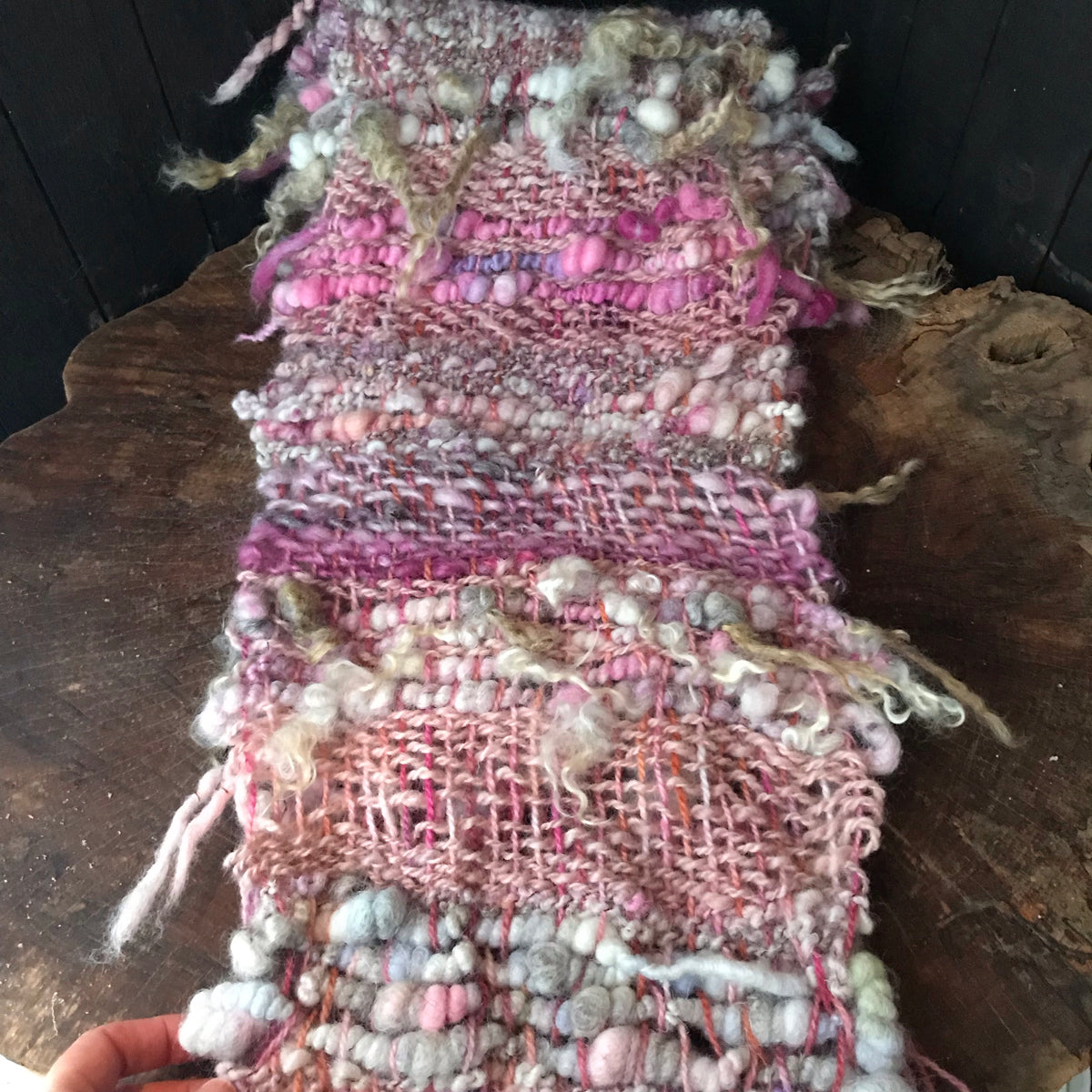 Light pink woven scarf 100% Wool Hand woven 90” x 9”| Foulard rose en laine tissé main 90”x9” - Mynoush