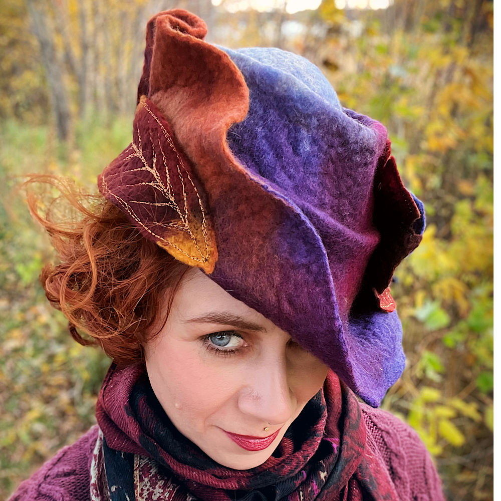 Felted top hat with leaves - 22“ 1/4