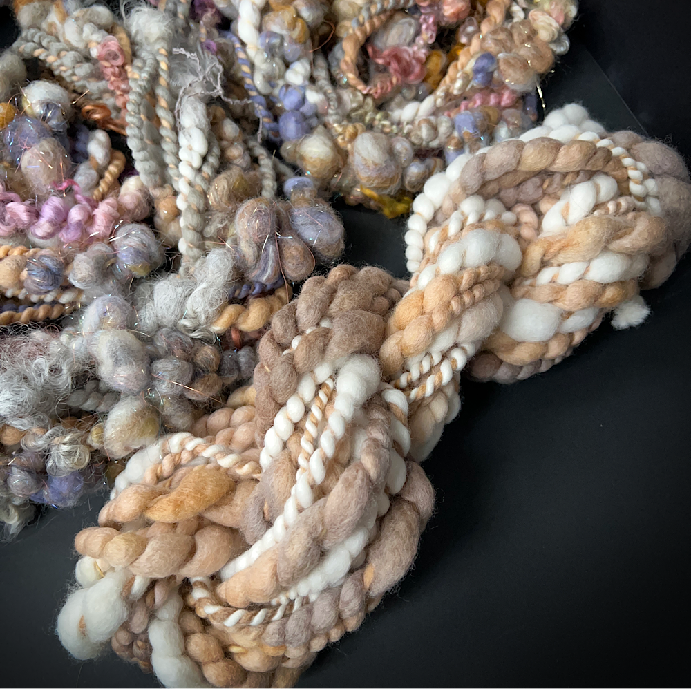 Art yarns kit for weaving