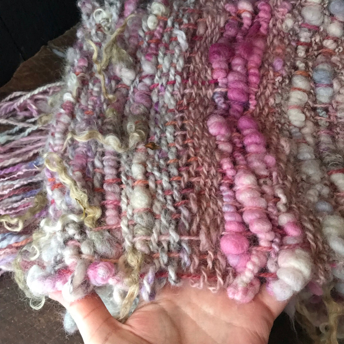 Light pink woven scarf 100% Wool Hand woven 90” x 9”| Foulard rose en laine tissé main 90”x9” - Mynoush