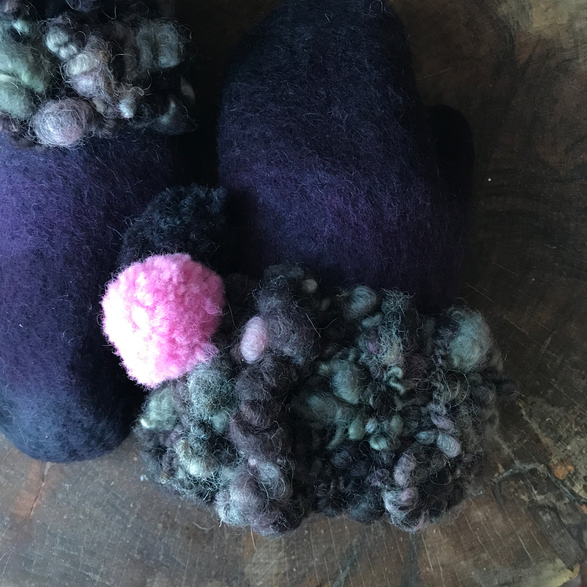 Charcoal felted mittens Mitaines grises en feutre - Mynoush