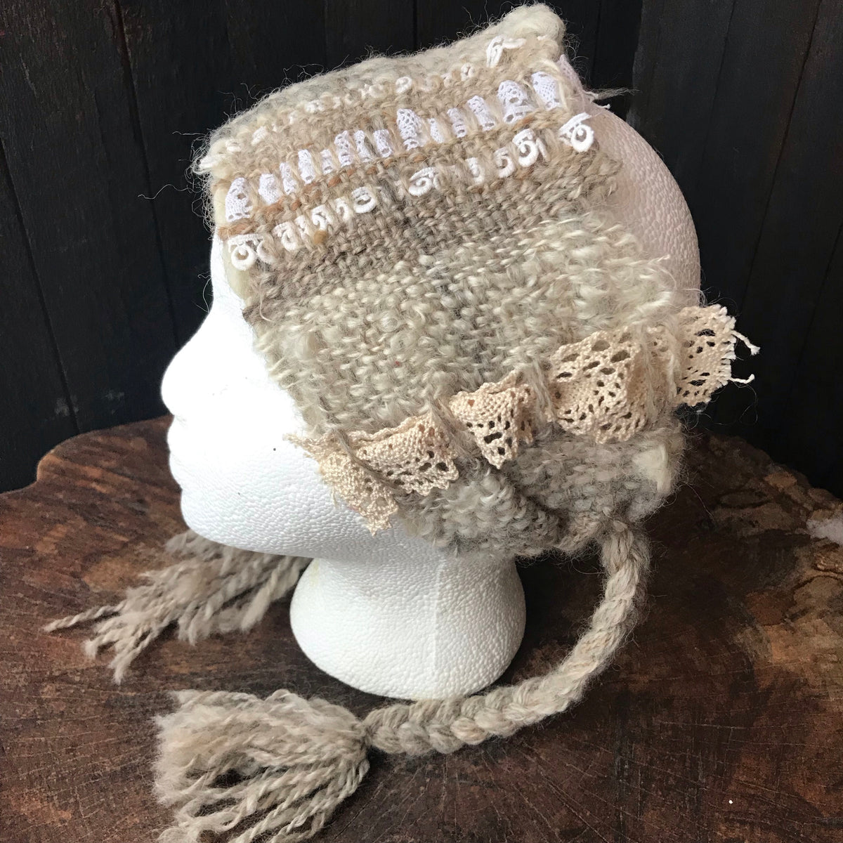 Pale beige hand woven headband with lace | Bandeau beige tissé avec dentelle - Mynoush