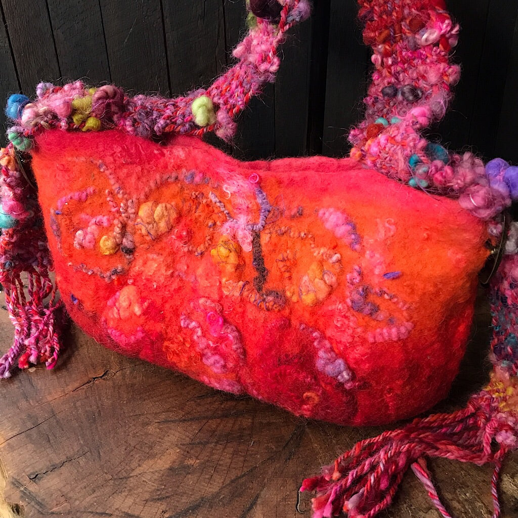 Video - Felting bag with balls resists and metal buckle