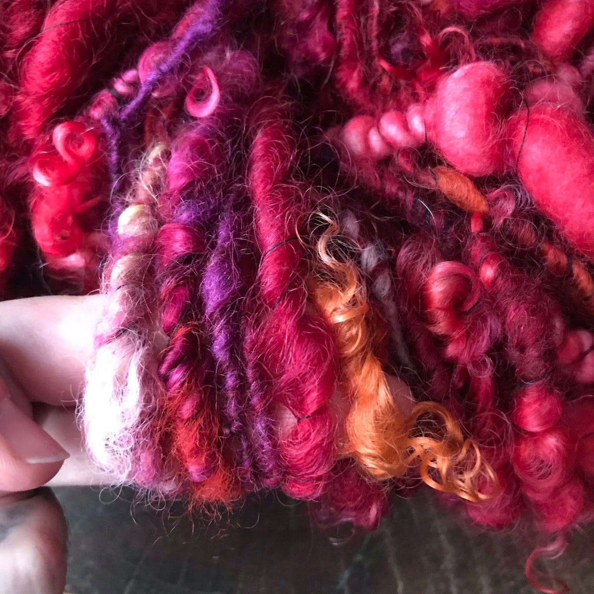 RESERVE LISE- Red hand spun art yarn - 245 g  108 yards - Mynoush