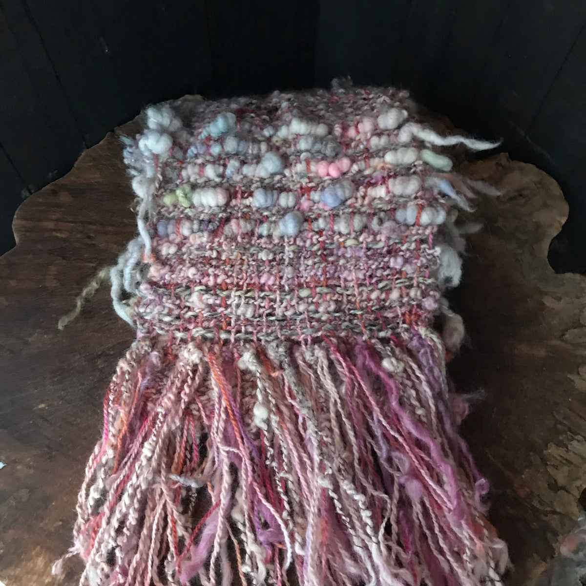 Light pink woven scarf 100% Wool Hand woven 90” x 8”| Foulard rose en laine tissé main 90”x8” - Mynoush