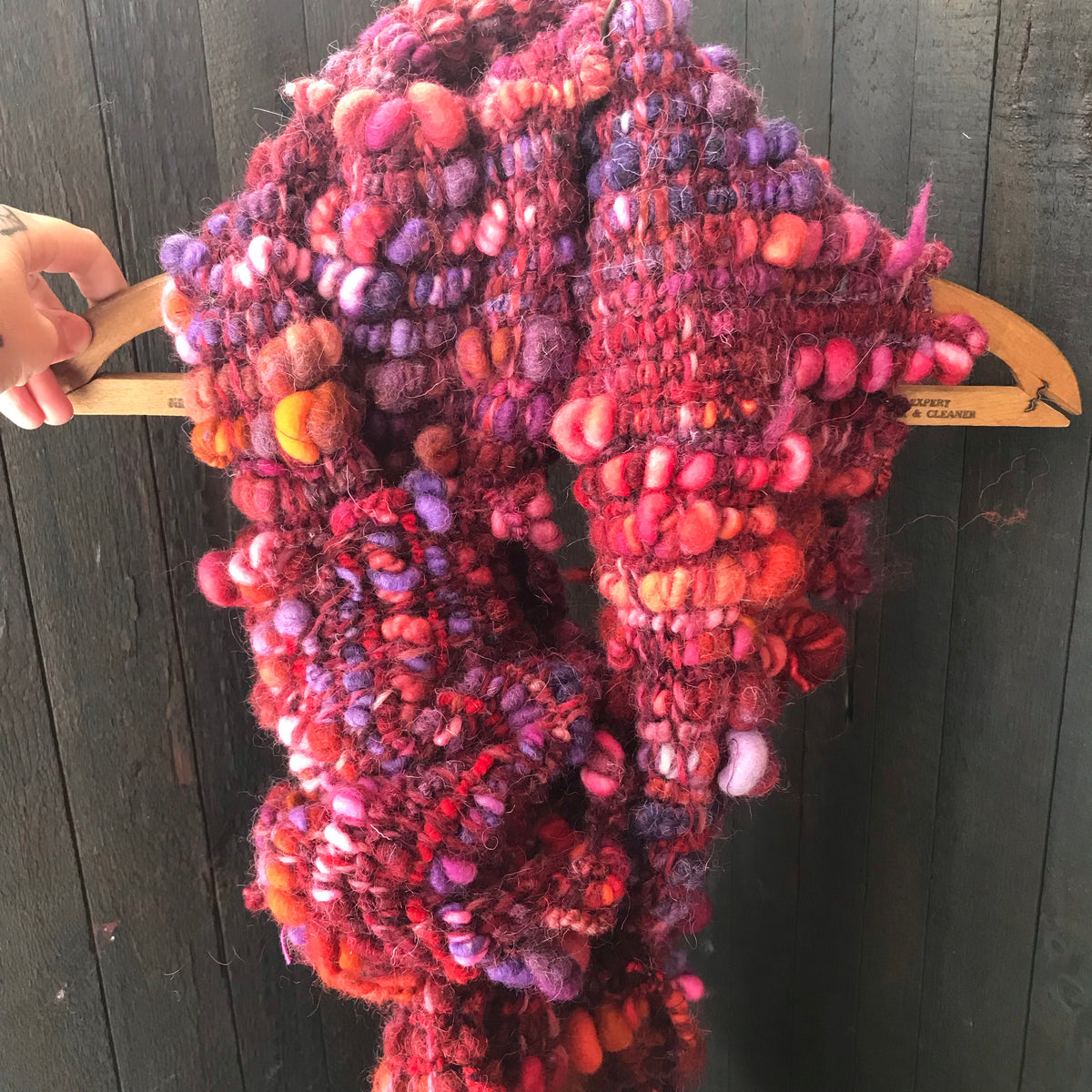 Big red scarf 100% Wool 77”x10”| Foulard 100% laine rouge77”x10” - Mynoush