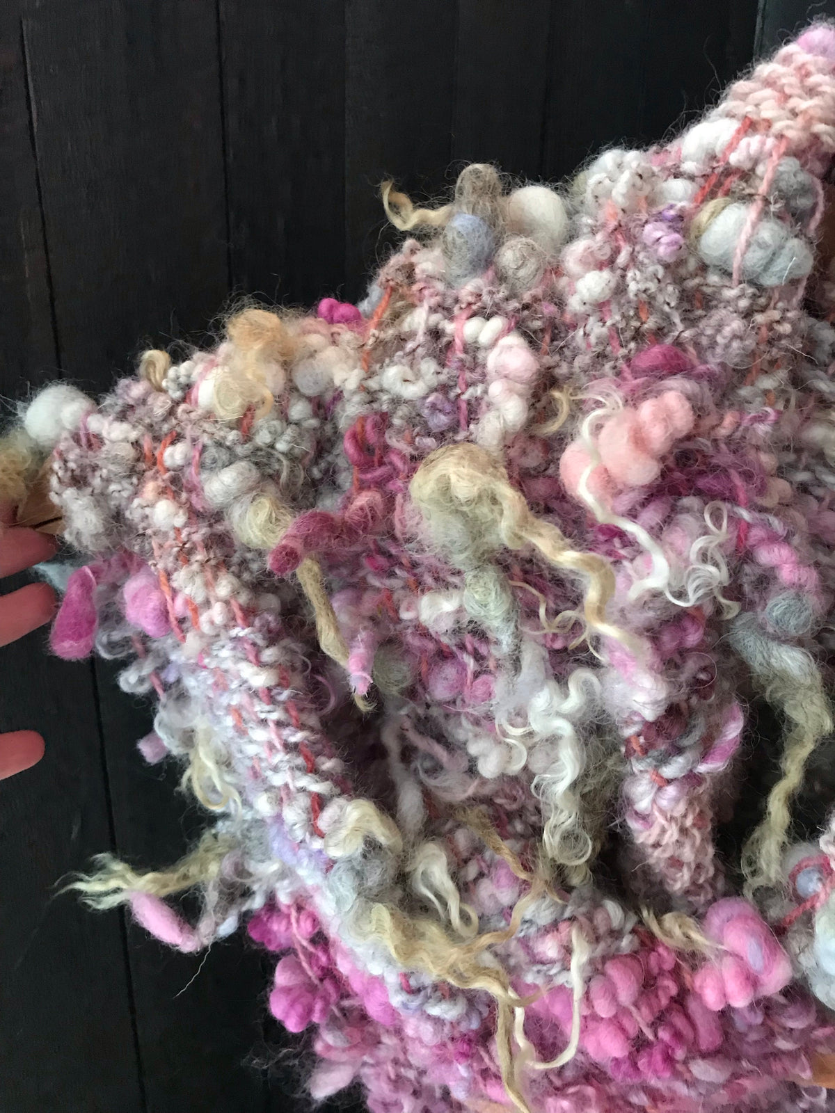 Light pink woven scarf 100% Wool Hand woven 90” x 9”| Foulard rose en laine tissé main 90”x9” - Mynoush