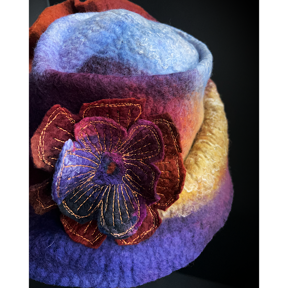 Felted top hat with leaves - 22“ 1/4
