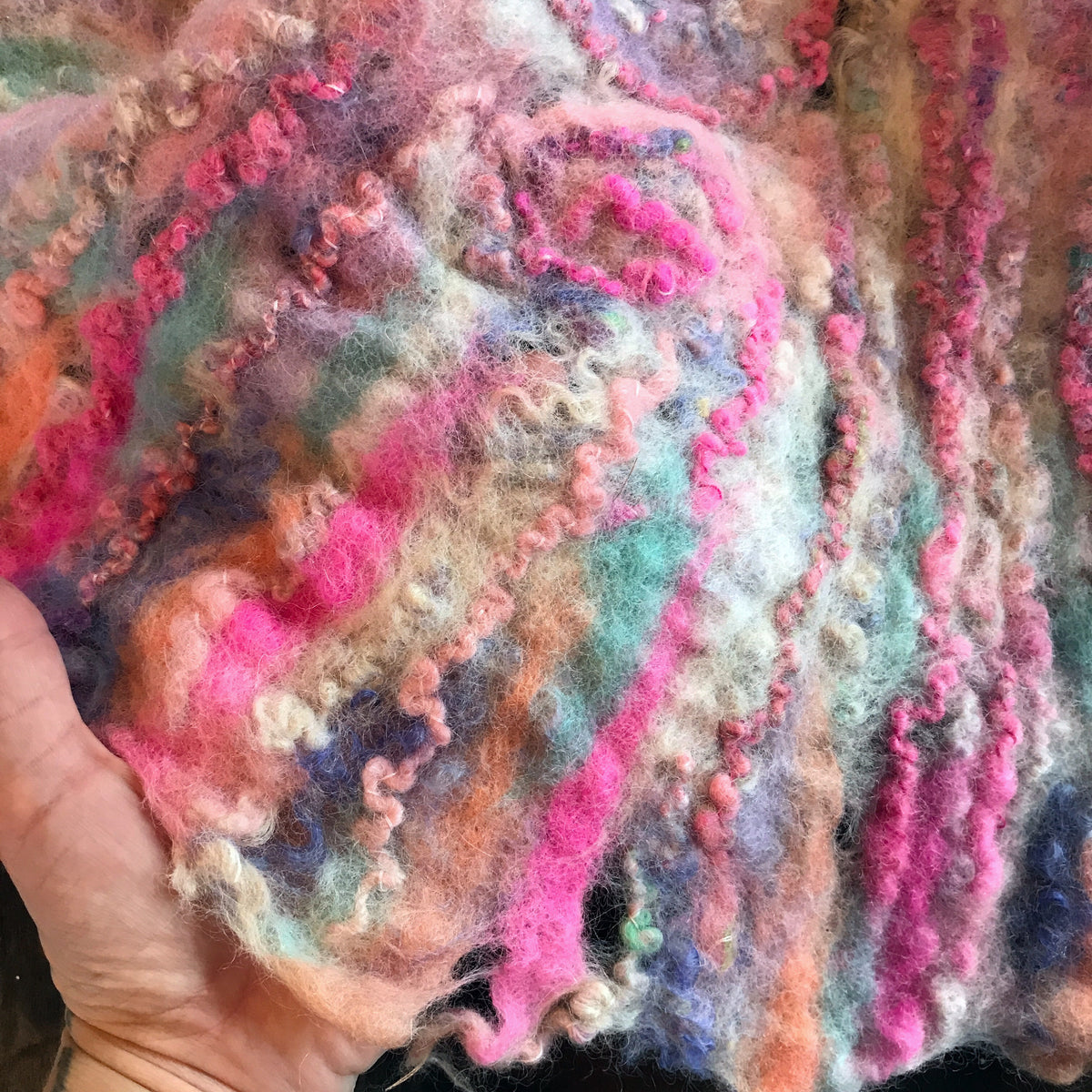 Pink felt scarf Foulard de feutre rose - Mynoush