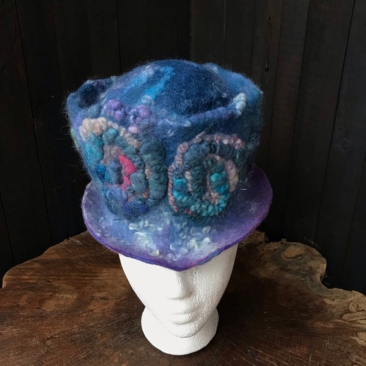 Blue felted top hat 100% Wool size 23” | Chapeau Bleu Haut de forme en feutre Grandeur 23” - Mynoush