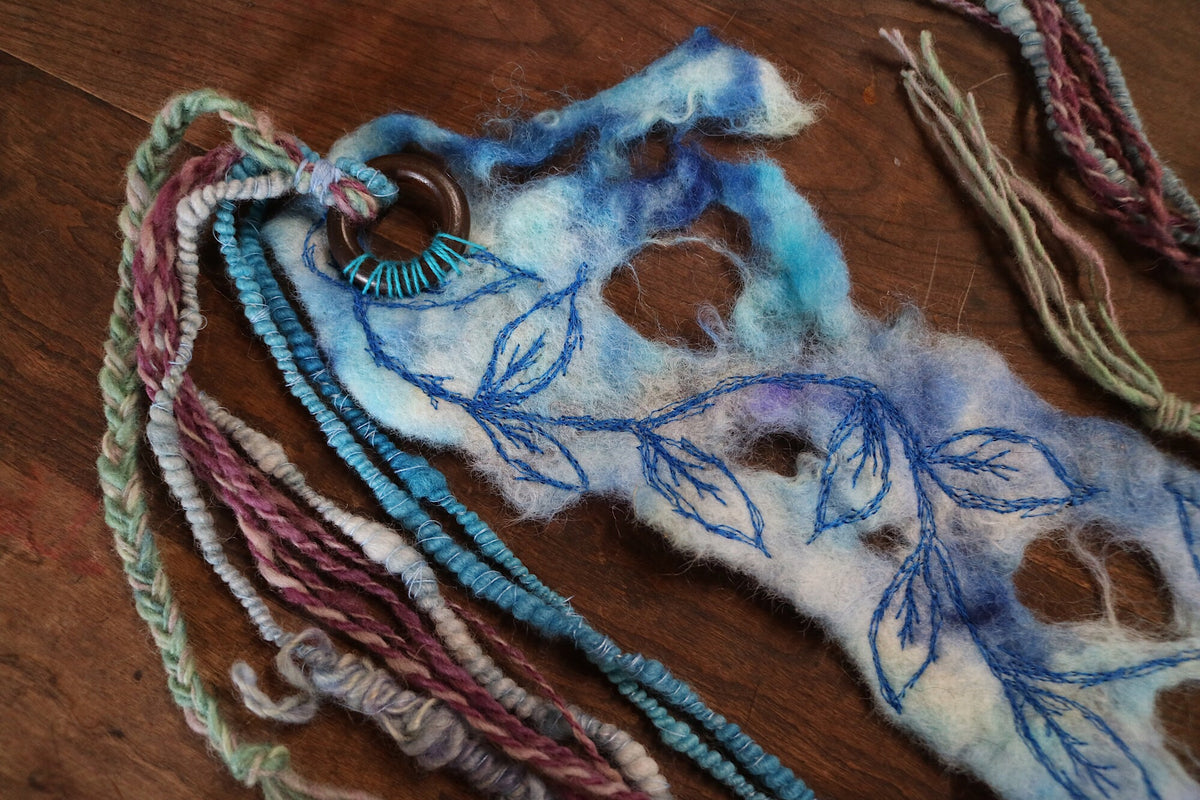 Blue felted headband with embroidery - Mynoush