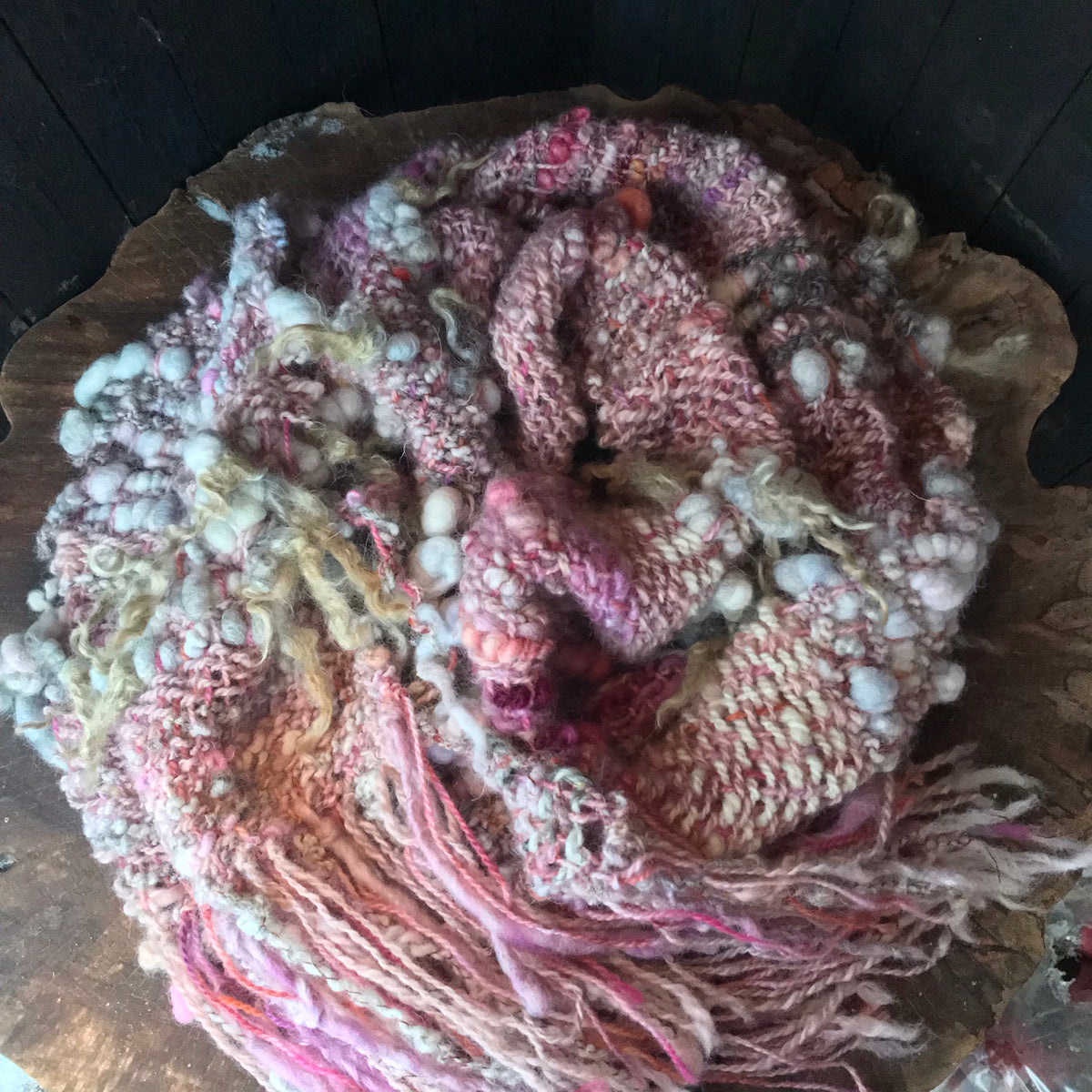 Light pink woven scarf 100% Wool Hand woven 90” x 8”| Foulard rose en laine tissé main 90”x8” - Mynoush