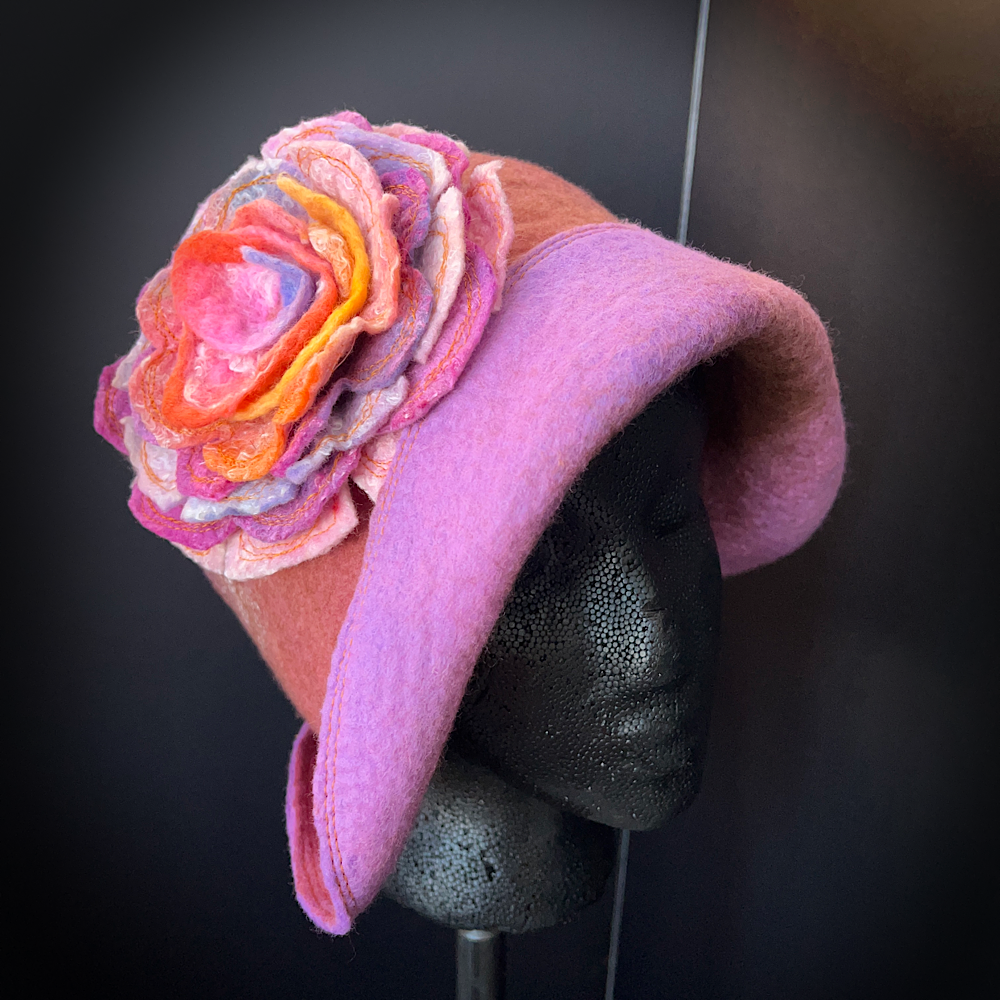Felted flapper’s hat with rose size 23.5”