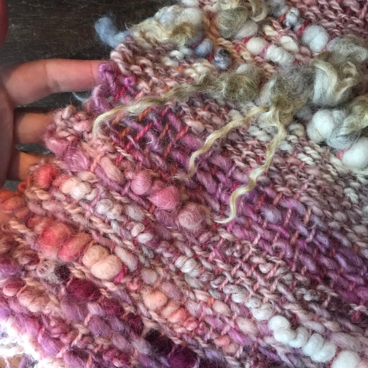 Light pink woven scarf 100% Wool Hand woven 90” x 8”| Foulard rose en laine tissé main 90”x8” - Mynoush