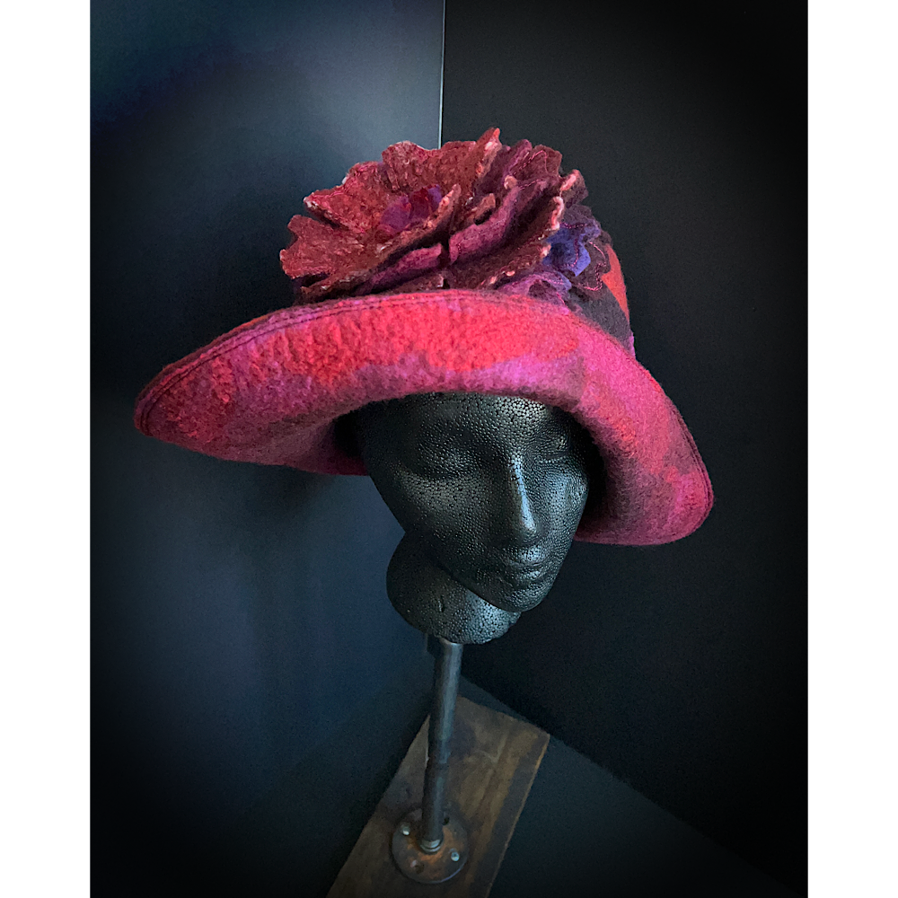 Felted flapper’s hat with rose size 23.5”