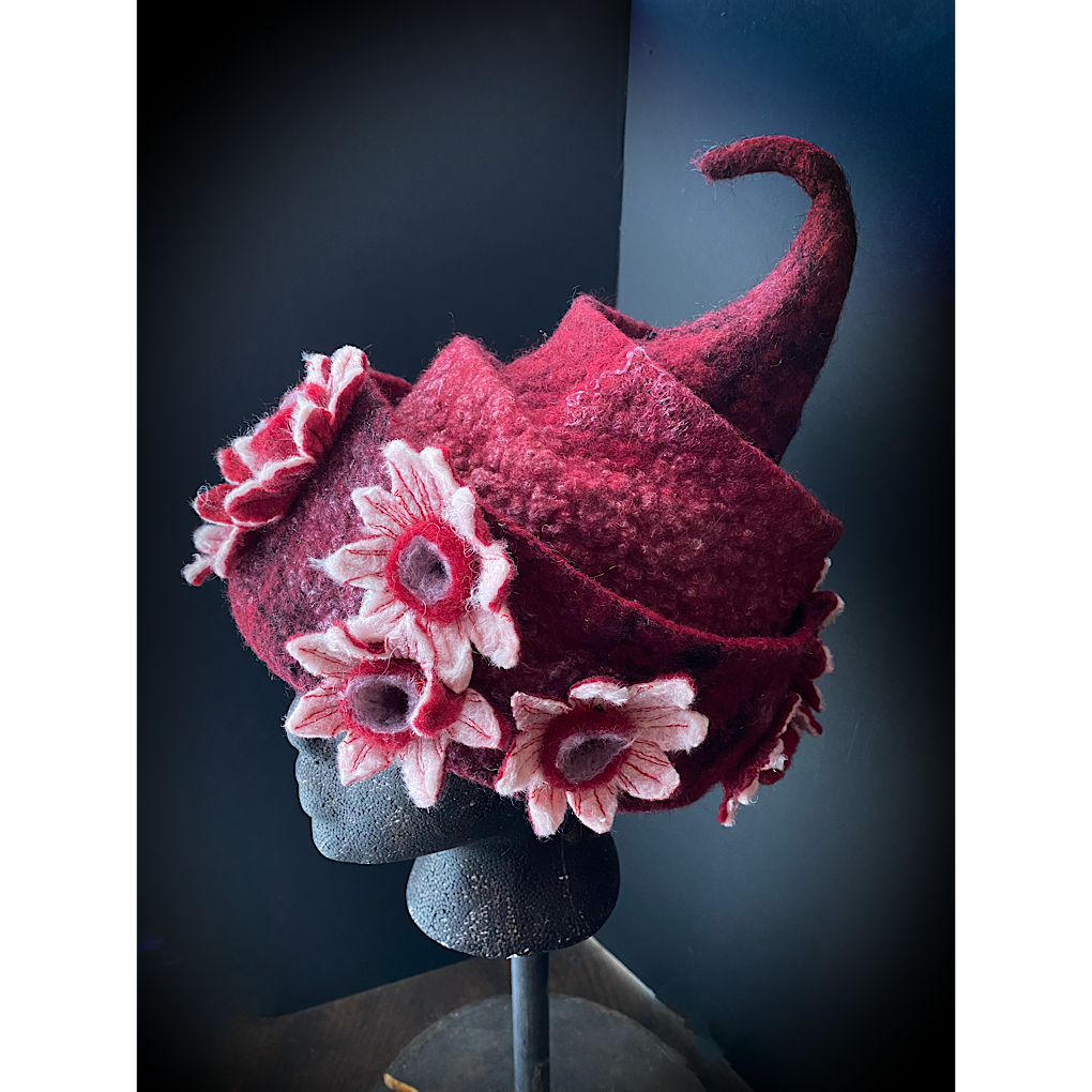 Winter is blooming - Felted hat 24.5“ medium large