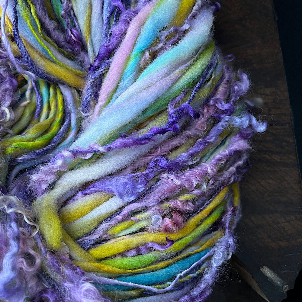 Iris twist art yarn single