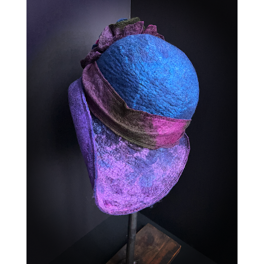 Felted flapper’s hat with rose size 23.5”