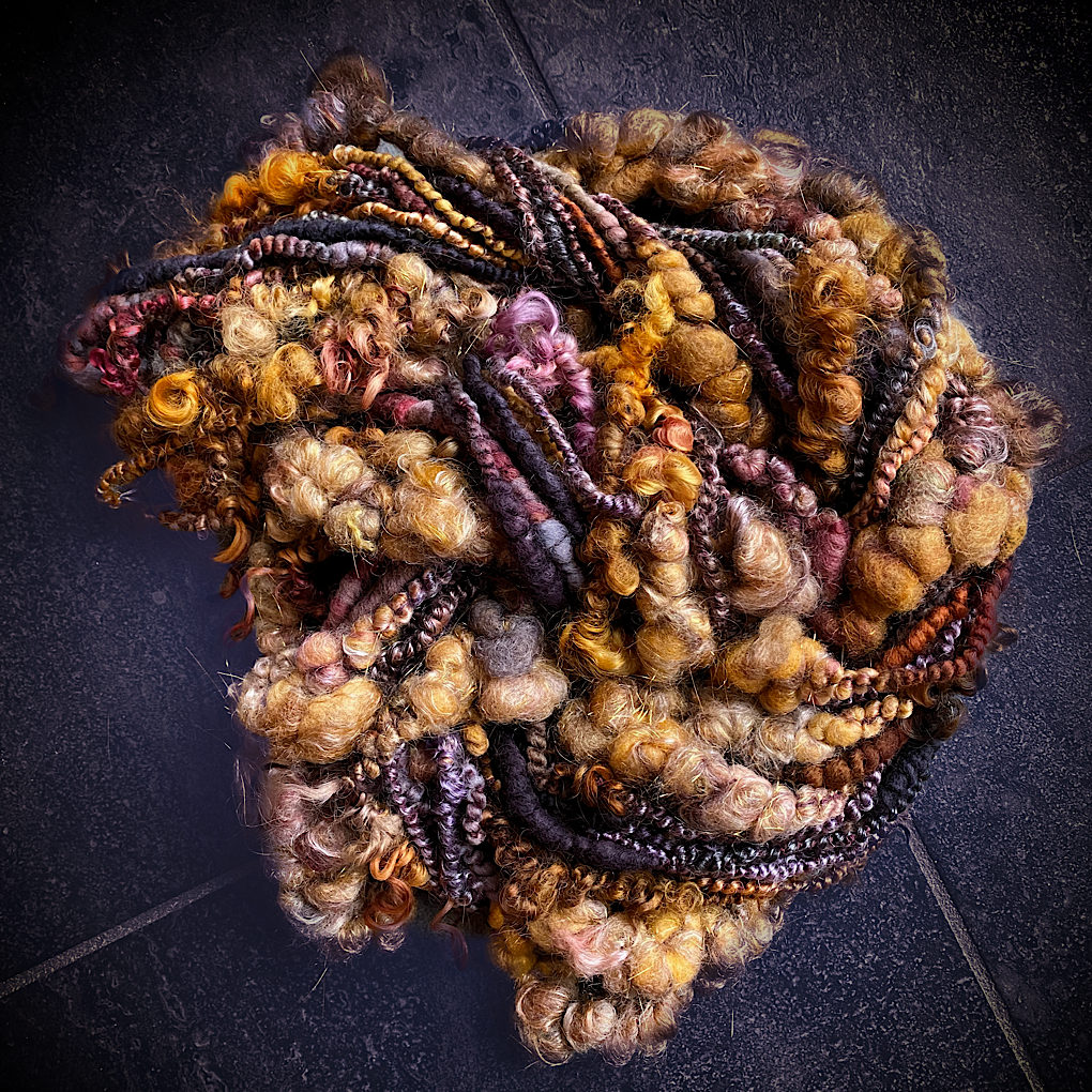 Clair-obscur Rich golden Art yarn STOCK