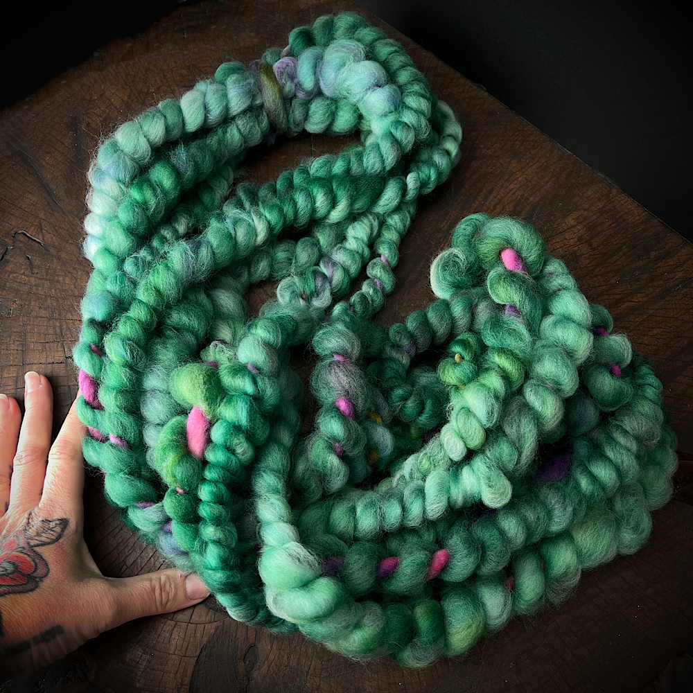 Super jumbo spiral hand spun yarn