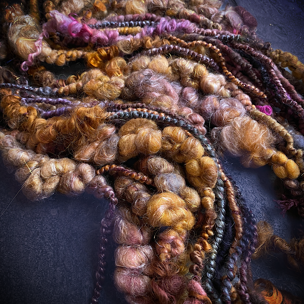 Clair-obscur Rich golden Art yarn STOCK