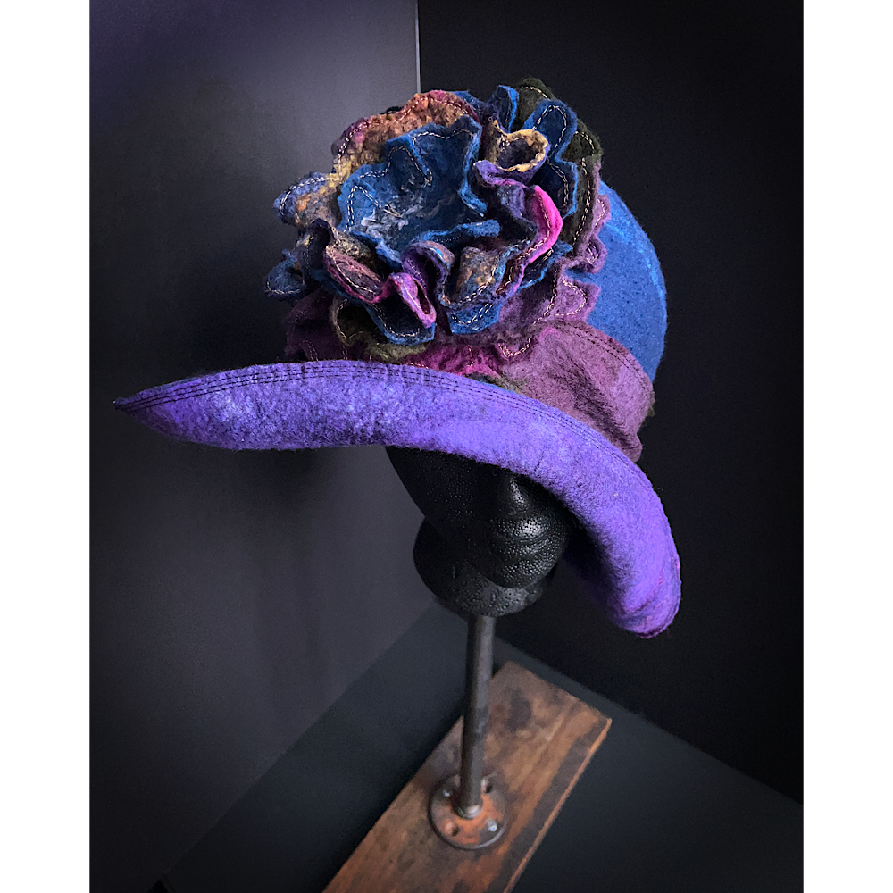 Felted flapper’s hat with rose size 23.5”