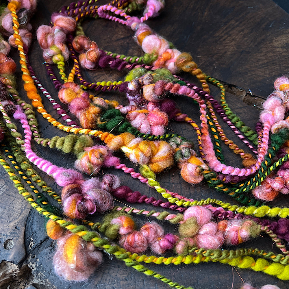 Rose buds bubbly art yarn