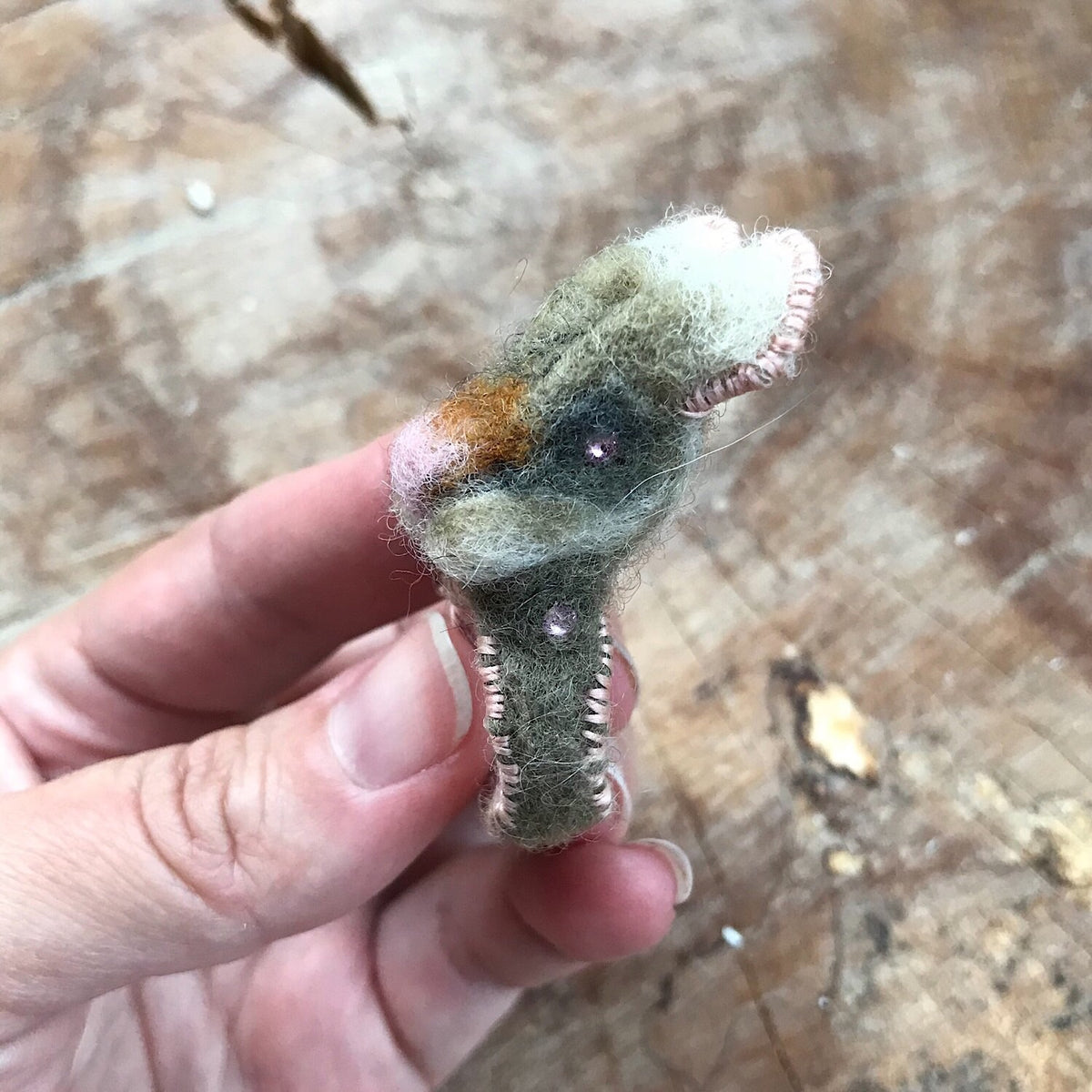 Grey felted bunny ring size 7-8 | Bague Lapin grise grandeur 7-8 - Mynoush