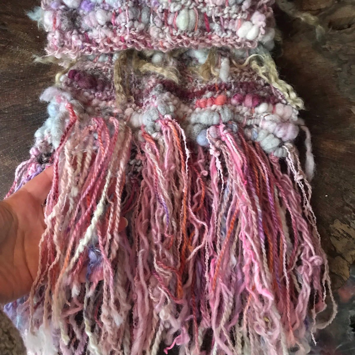 Light pink woven scarf 100% Wool Hand woven 90” x 9”| Foulard rose en laine tissé main 90”x9” - Mynoush