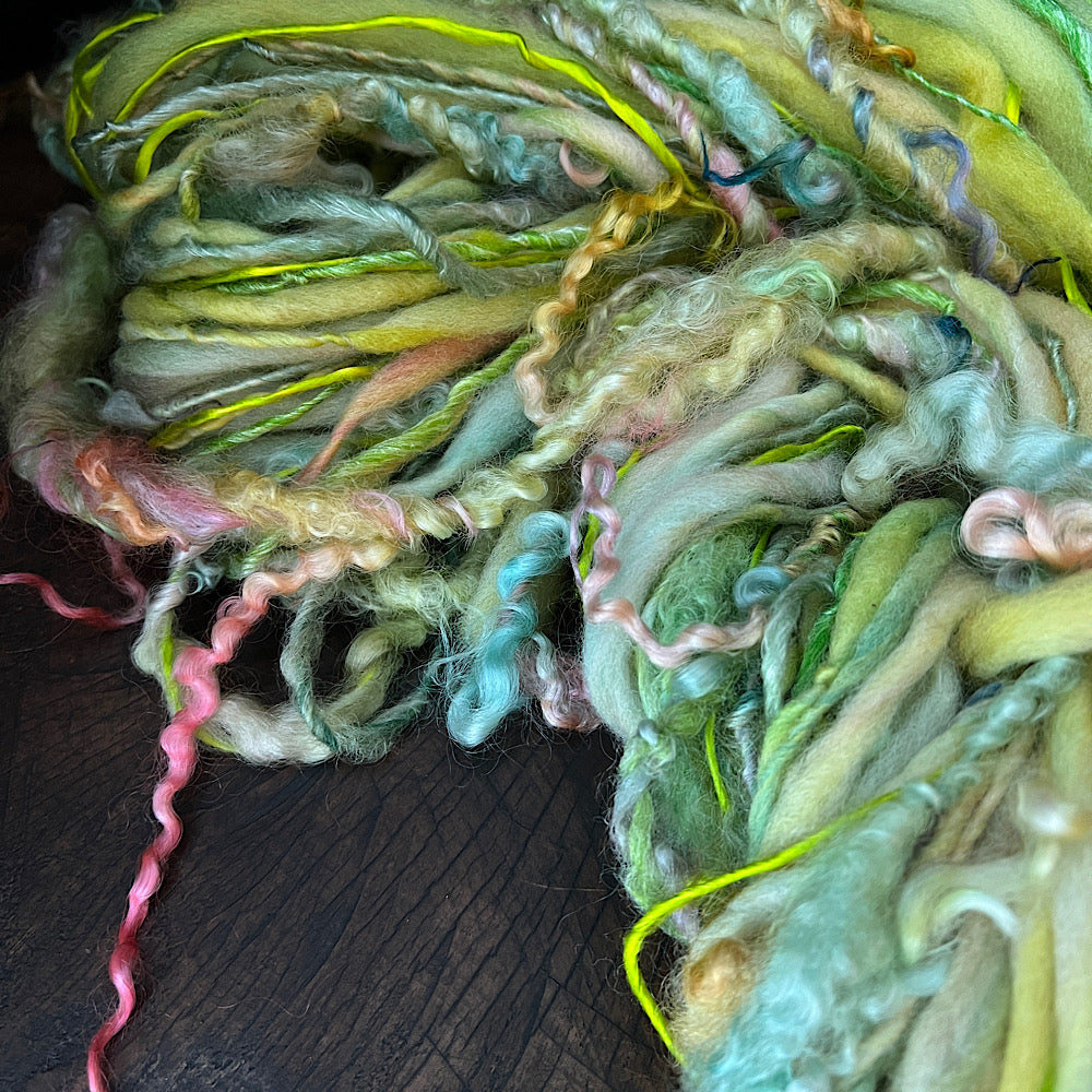 Kiss a frog art yarn single