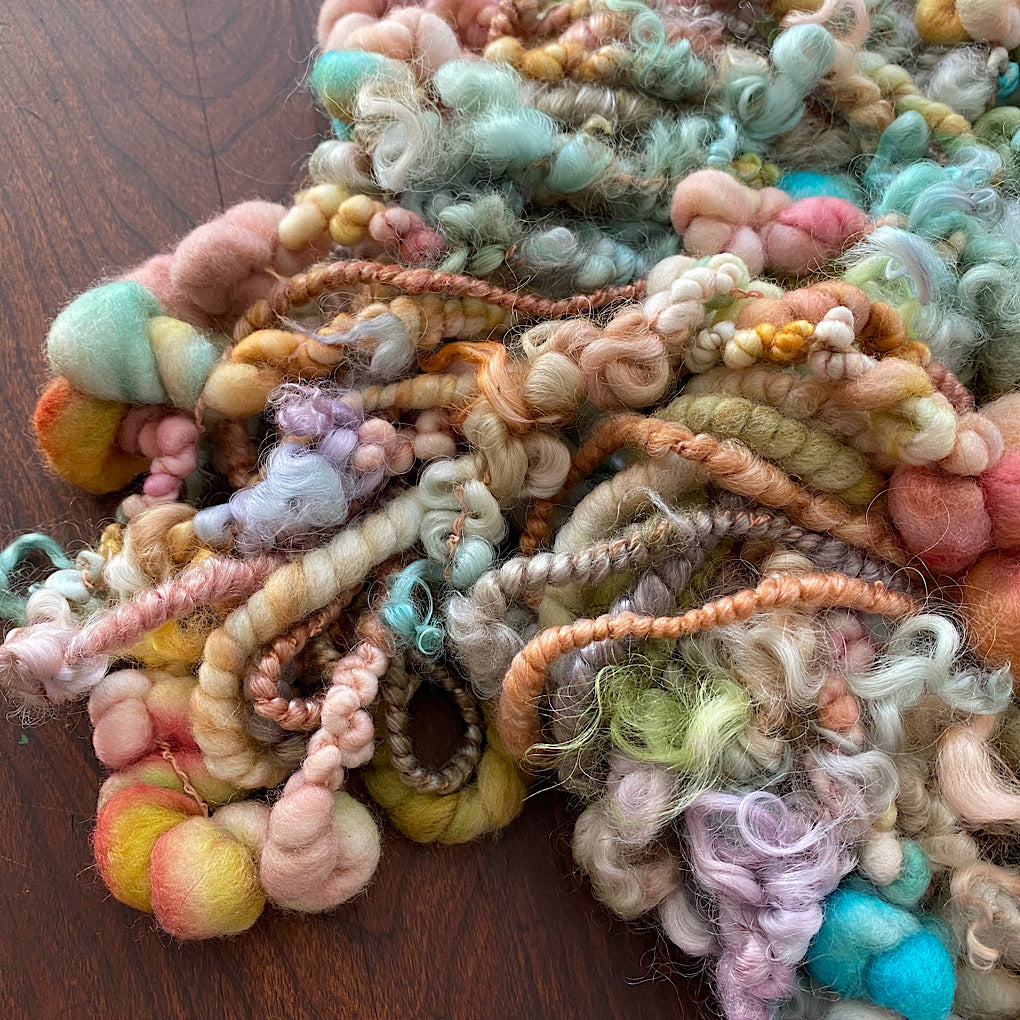 Caresse d’Avril Rich golden Signature Art yarn