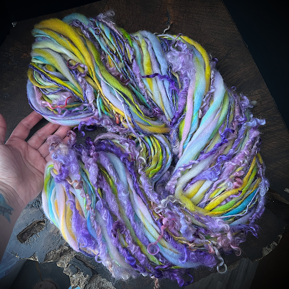 Iris twist art yarn single