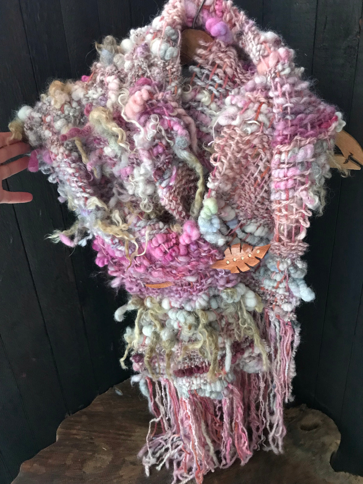 Light pink woven scarf 100% Wool Hand woven 90” x 9”| Foulard rose en laine tissé main 90”x9” - Mynoush