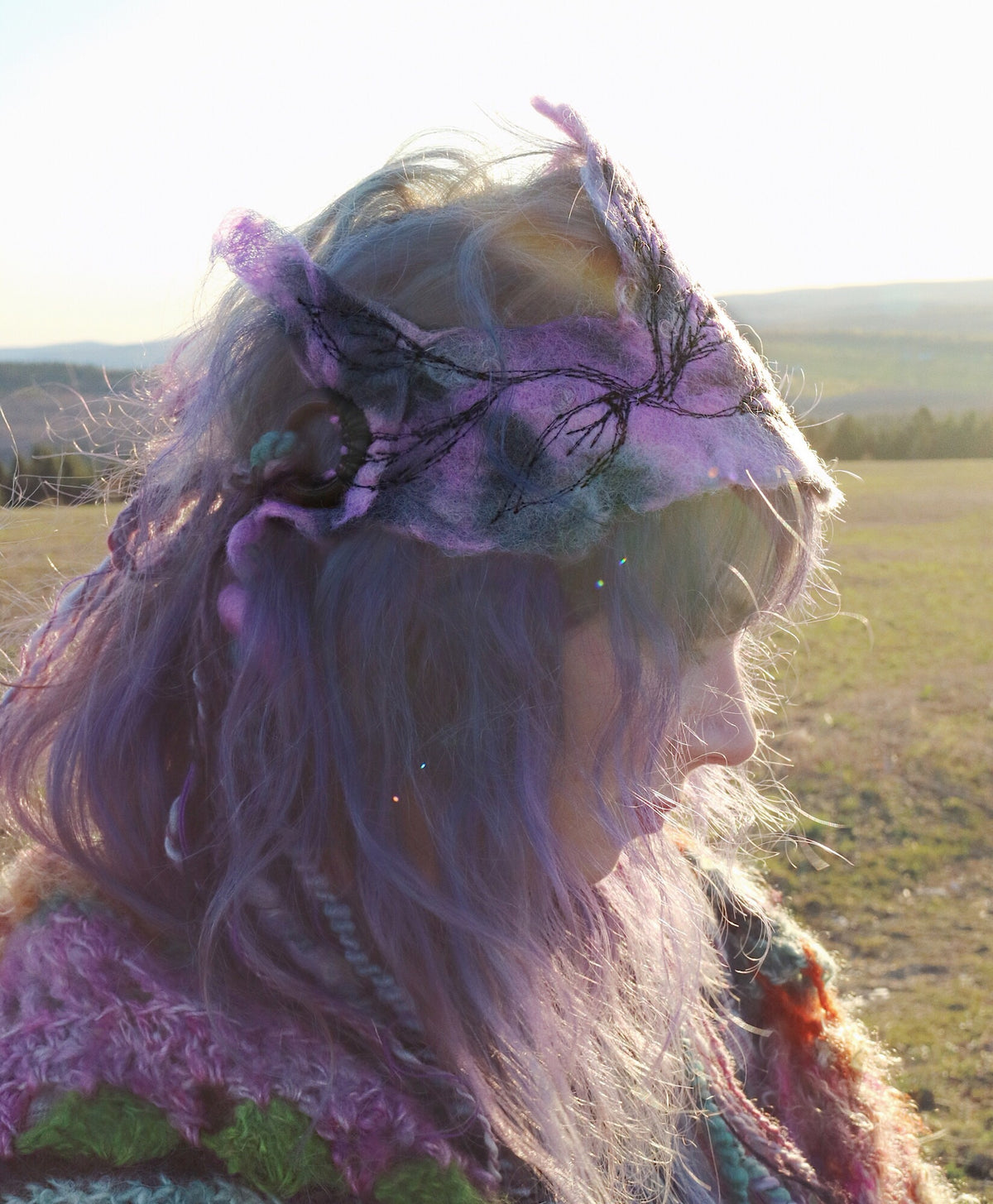 Purple felted headband with embroidery | Bandeau mauve en feutre avec broderie - Mynoush