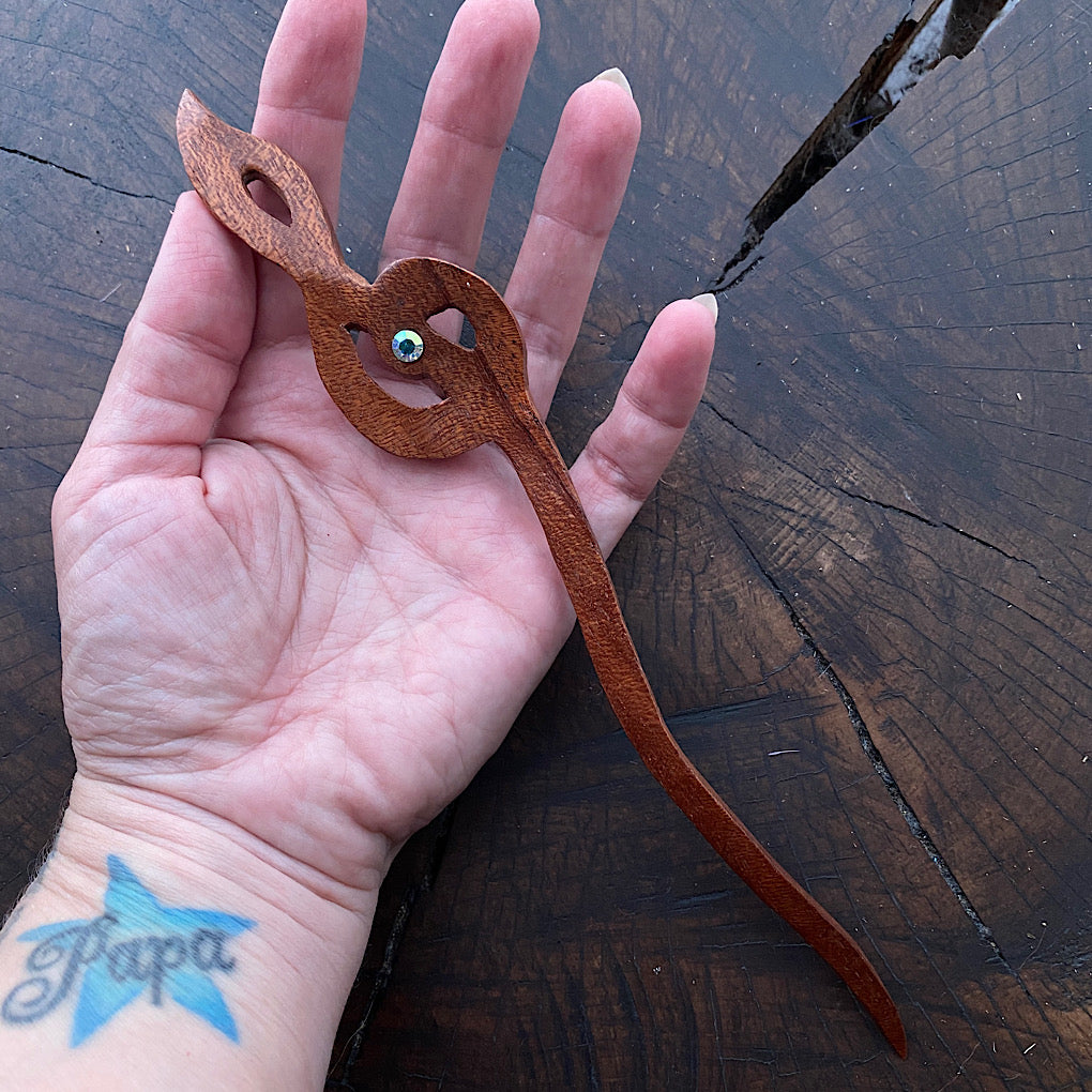 Treble Mahogany shawl pin