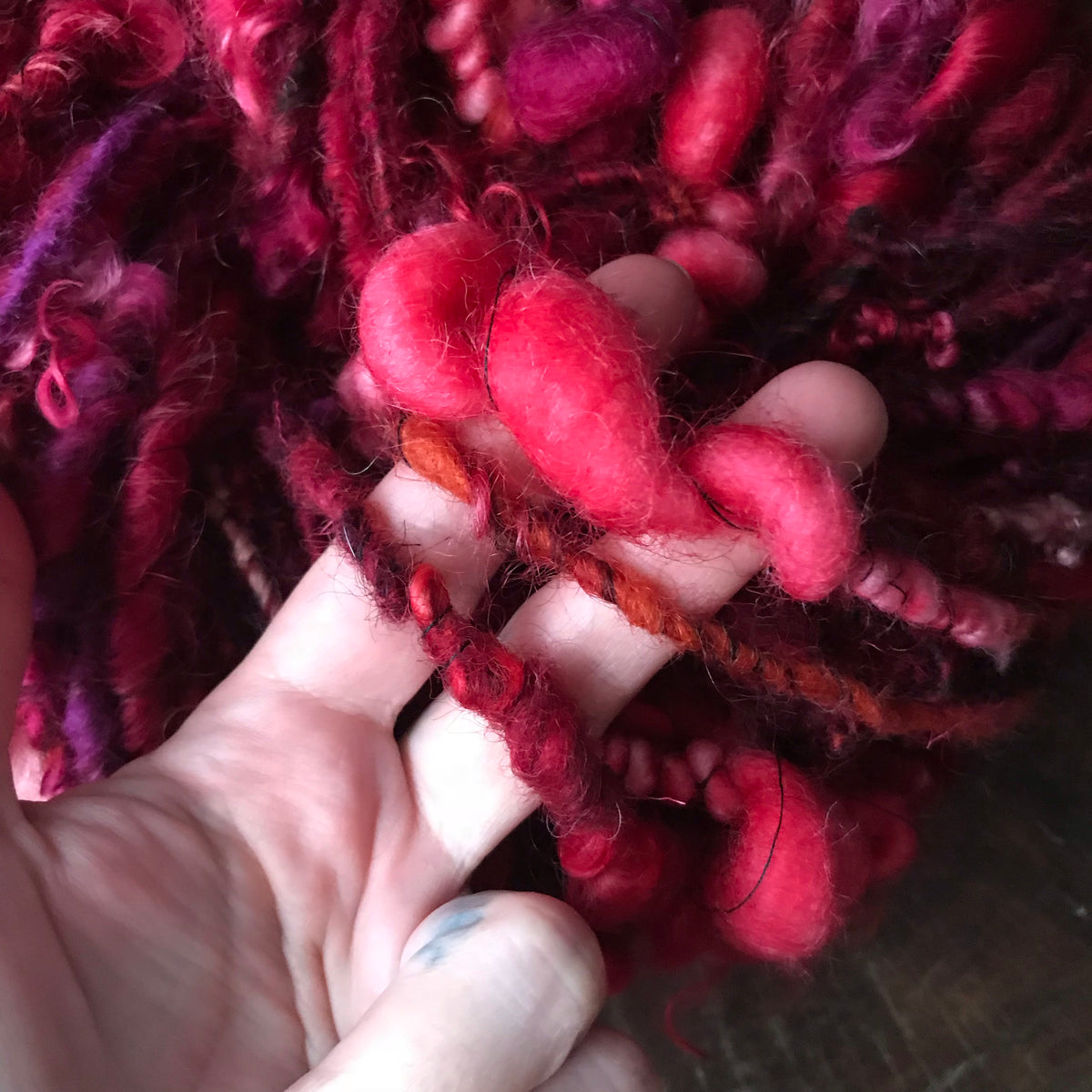 RESERVE LISE- Red hand spun art yarn - 245 g  108 yards - Mynoush