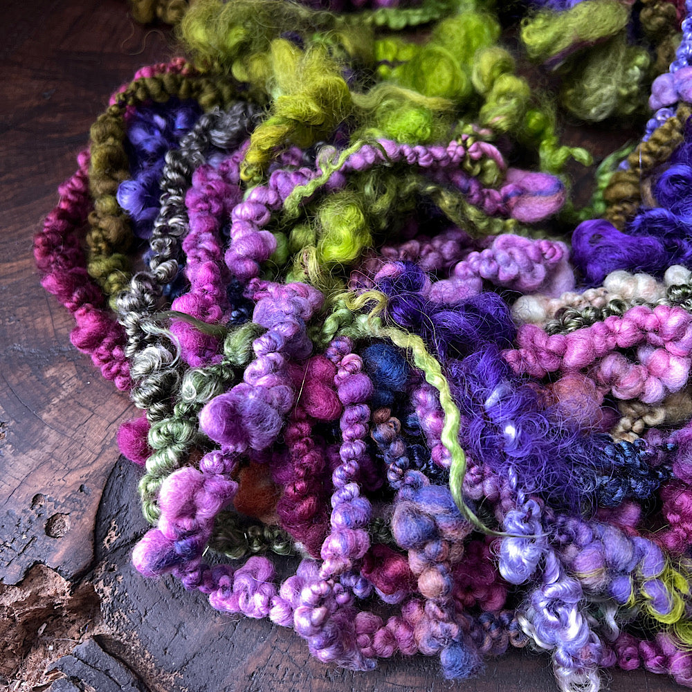 Magic violette boucle art yarn