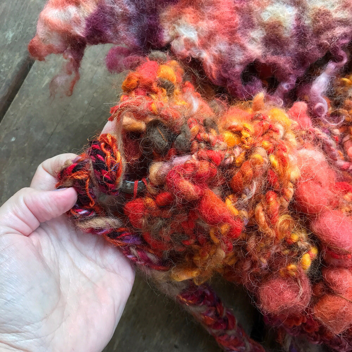 Giant statement scarf with knitting and felt - Burgundy - Mynoush