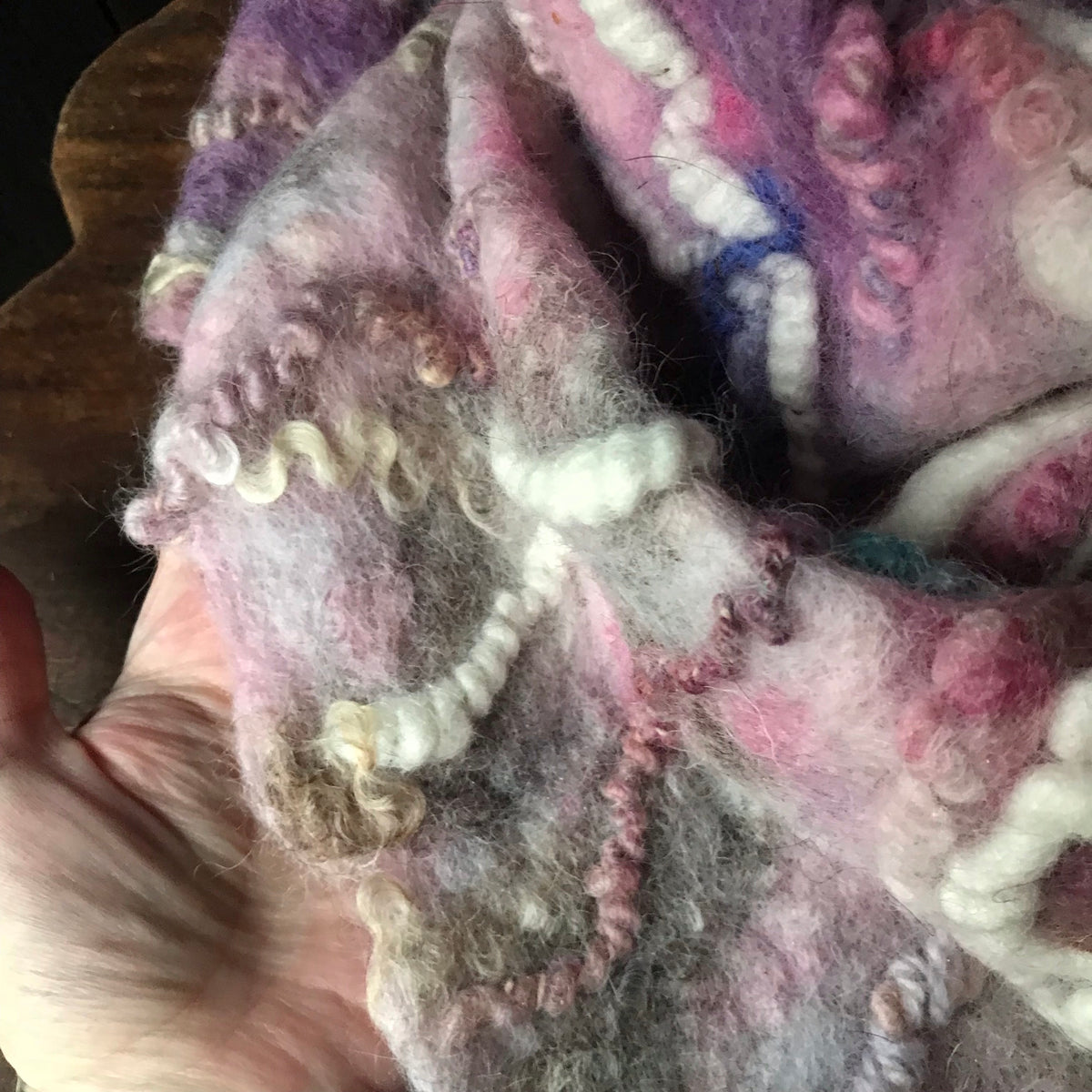 Felted triangular shawl | Châle en feutre 58” x 21” - Mynoush