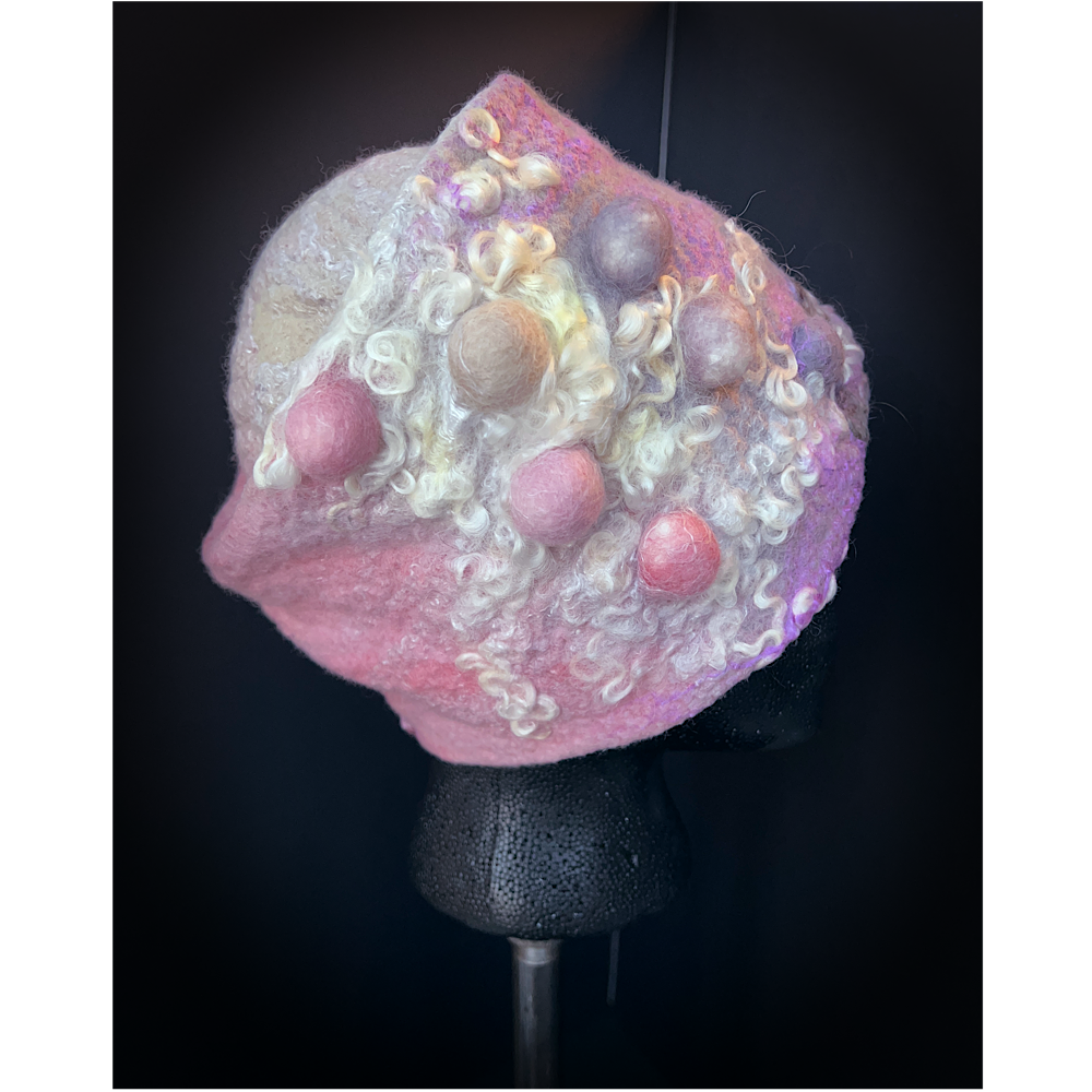 Felted toque with bubbles size 23”