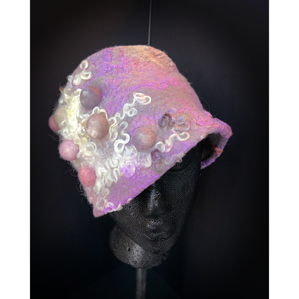 Felted toque with bubbles size 23”